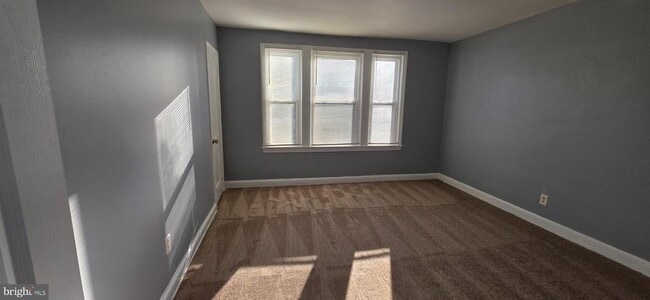 Building Photo - 1220 16th St NE