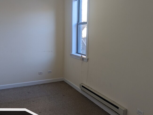 Building Photo - 4715 N Sheridan Rd