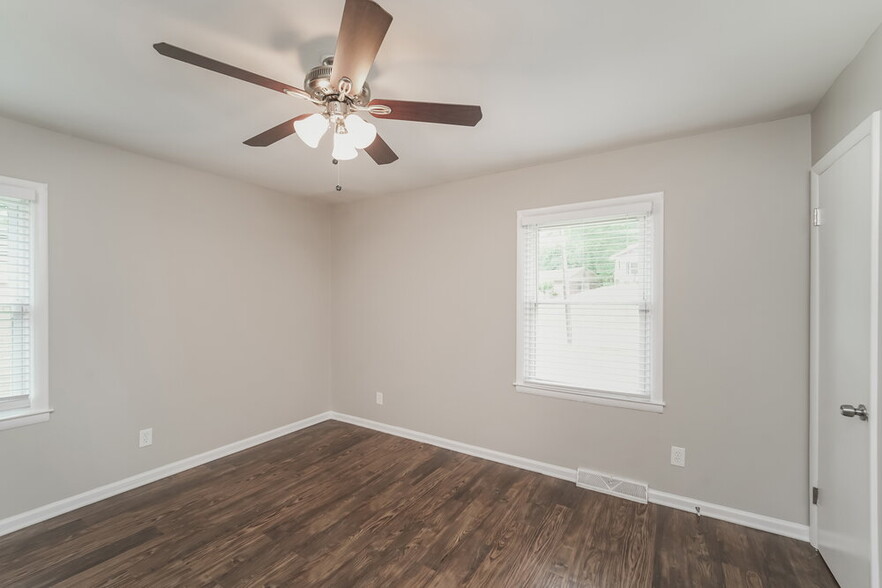 Building Photo - 4944 Springview Rd