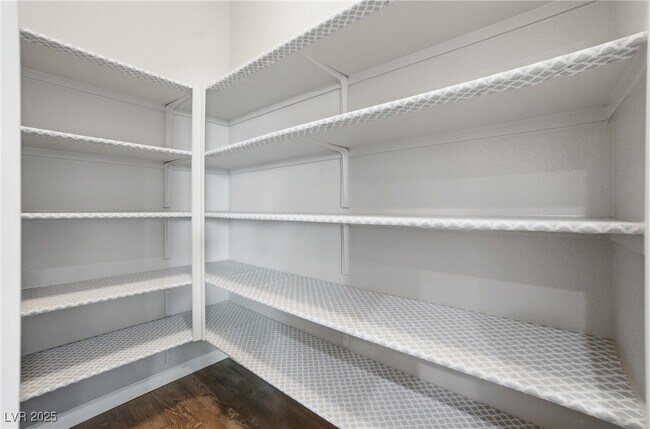 Building Photo - 692 Nathanial Ct