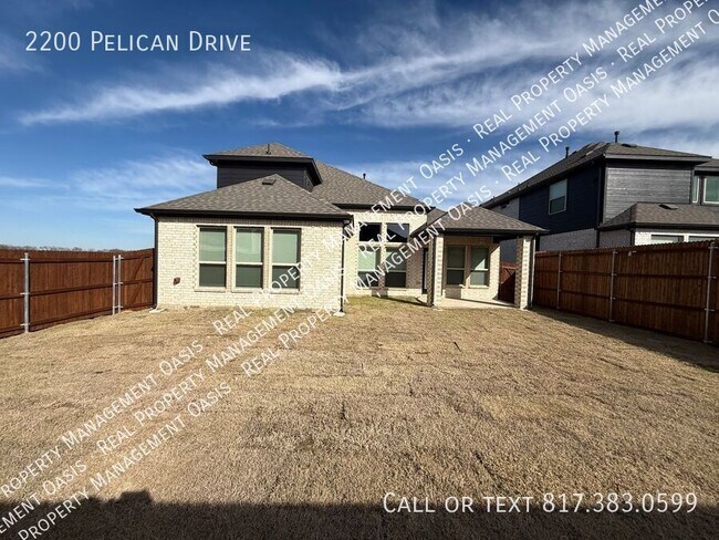 Building Photo - 2200 Pelican Dr