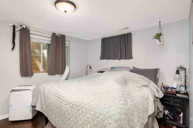 Primary bedroom - 14710 13th Ave N