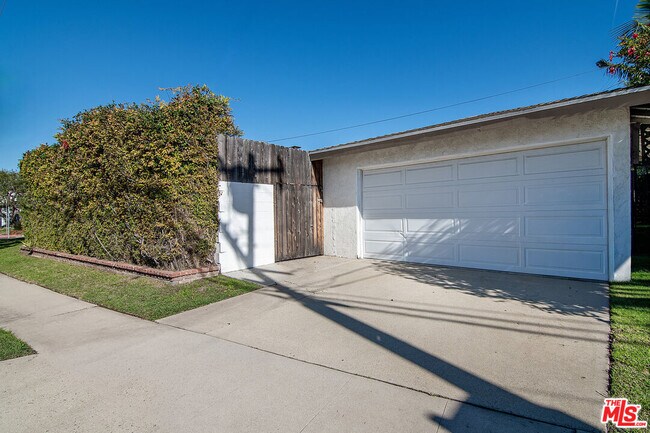 Building Photo - 6322 W 79th St