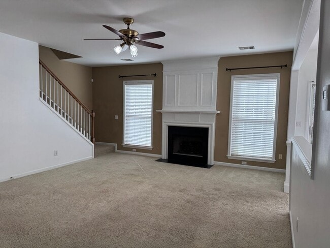 Building Photo - 3BR Townhome in Brentwood