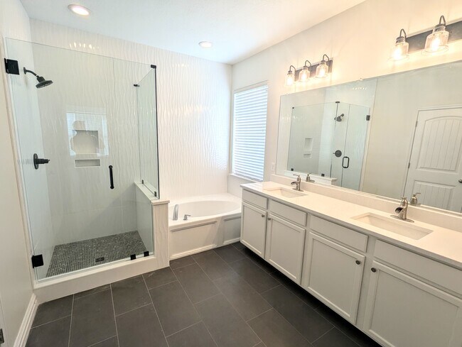 Master Bath - 617 Breakfast Point Blvd