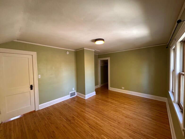 Building Photo - 718 Griggs St N