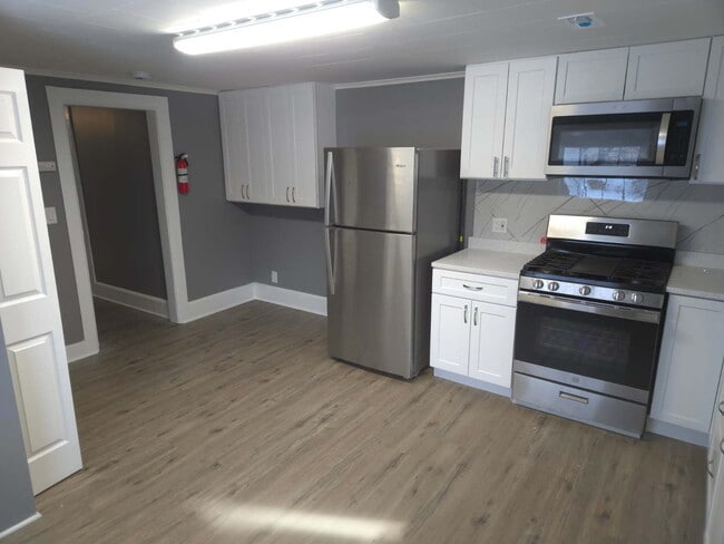 Building Photo - 10906 Woodstock St