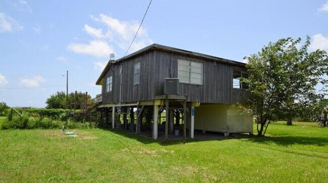 Building Photo - 2104 Galveston Ave