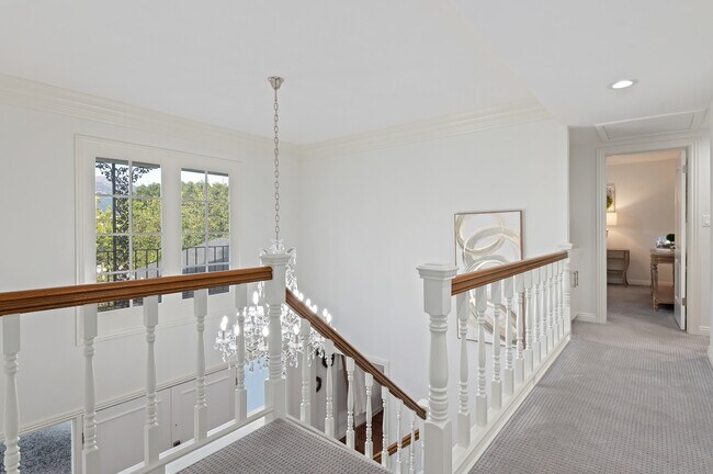 Building Photo - 1476 Crestline Dr