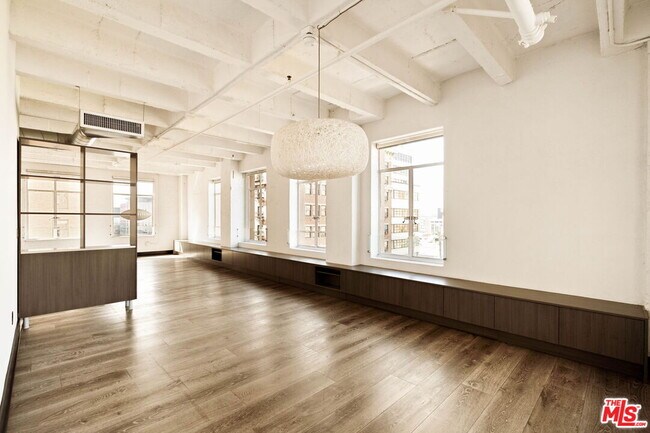 Building Photo - 6253 Hollywood Blvd