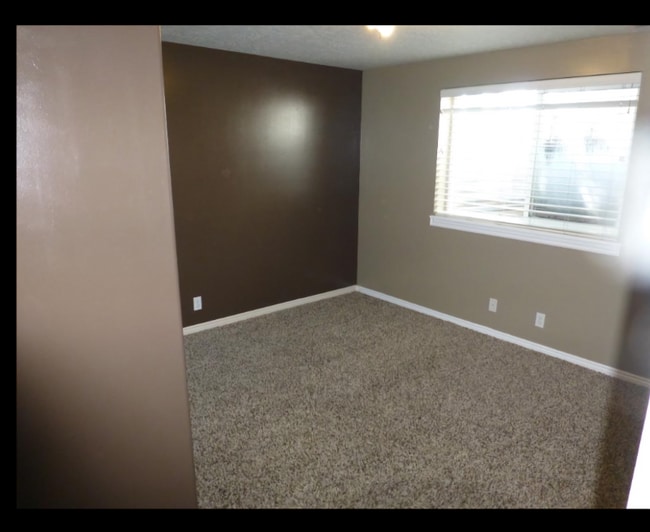 Building Photo - 48 W 950 S