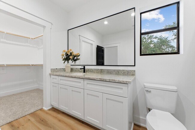 Building Photo - 518 Clinton St