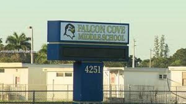 Building Photo - 2142 Madeira Dr