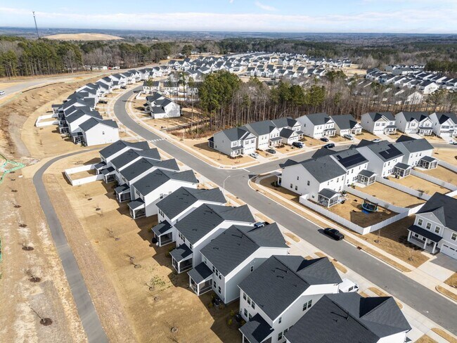 Building Photo - Charming 3BD/2.5BA Located In raleigh NC!!!