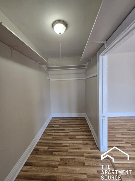 Building Photo - 1333 W Birchwood Ave