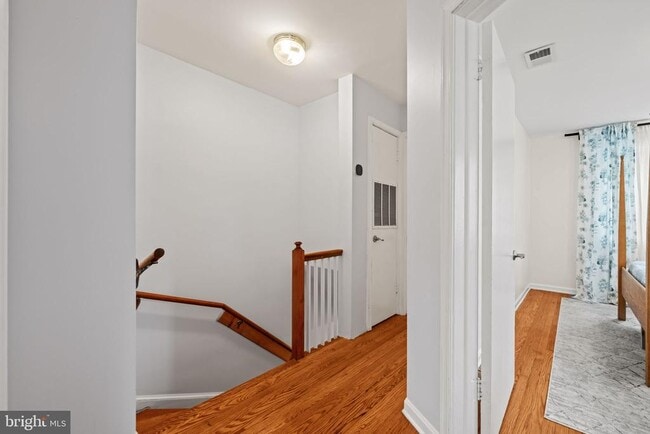 Building Photo - 139 Hawaii Ave NE