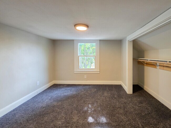 Building Photo - 1033 Villa St