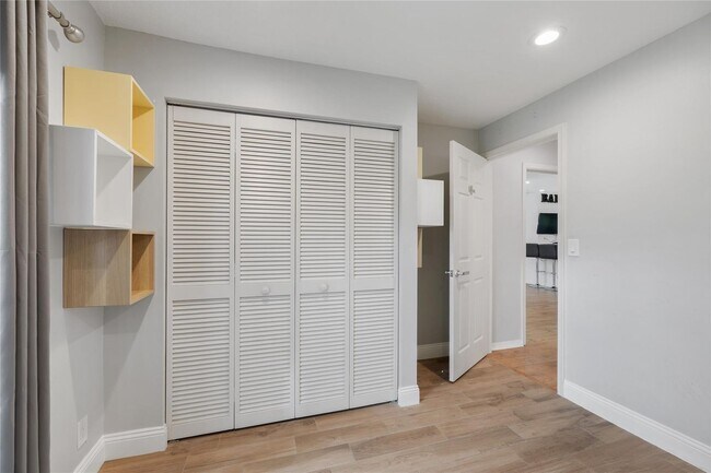 Building Photo - 5460 NW 38th Terrace