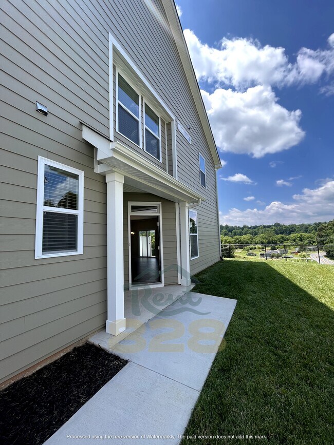 Building Photo - 130 Creekview Rd