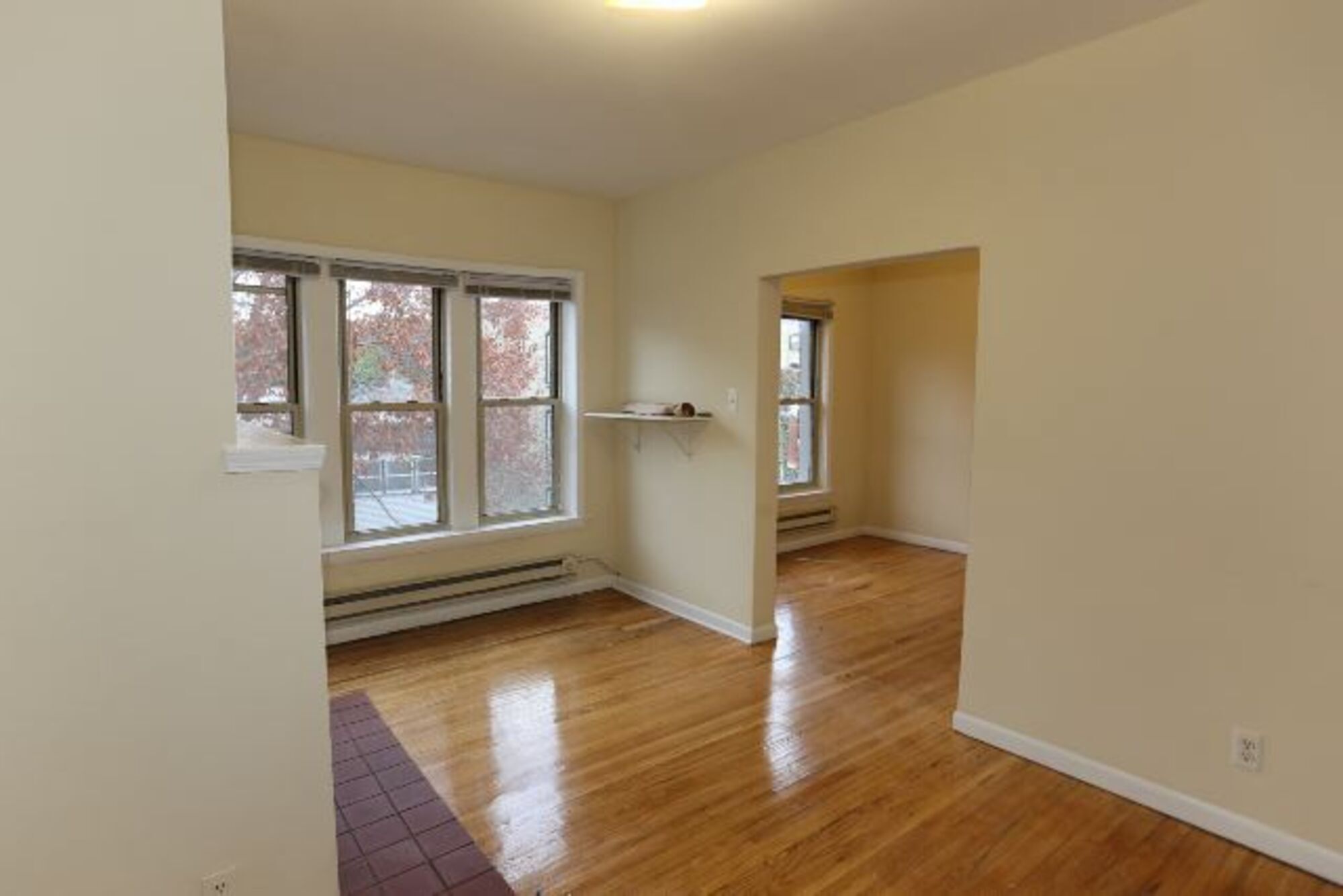 Building Photo - 644 W Barry Ave