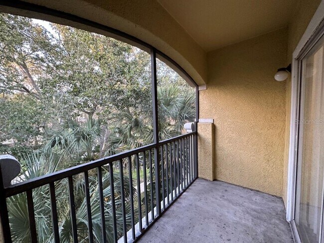 Building Photo - 10125 Courtney Palms Blvd