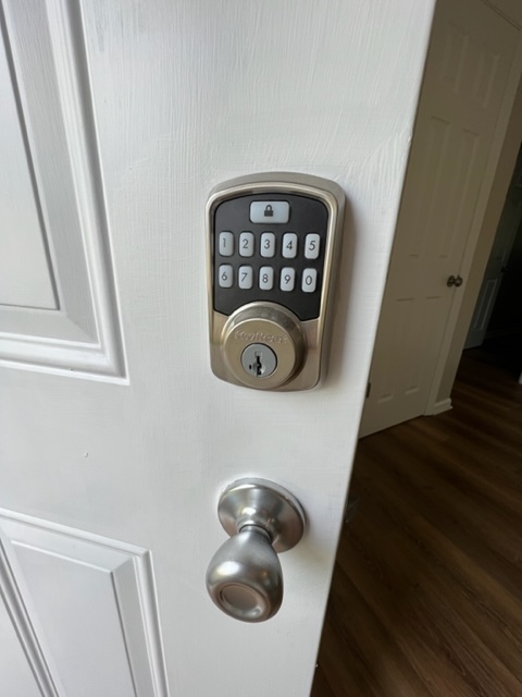 Key Pad Locking Front Door. - 532 Forrest St