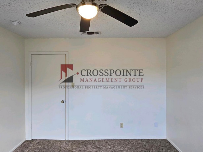 Building Photo - Schedule Your Tour Today! Newly Updated 2/1.5 Townhome in Longview