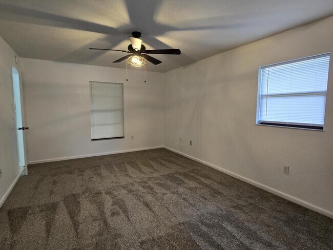 Building Photo - 1420 Mariner Blvd