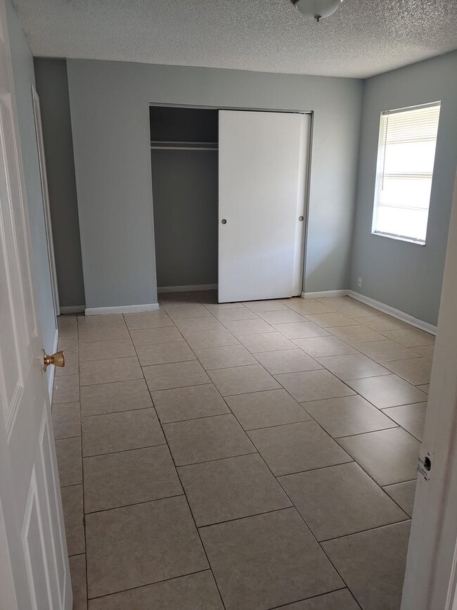 Building Photo - 2584-2586 Chestnut Woods Dr