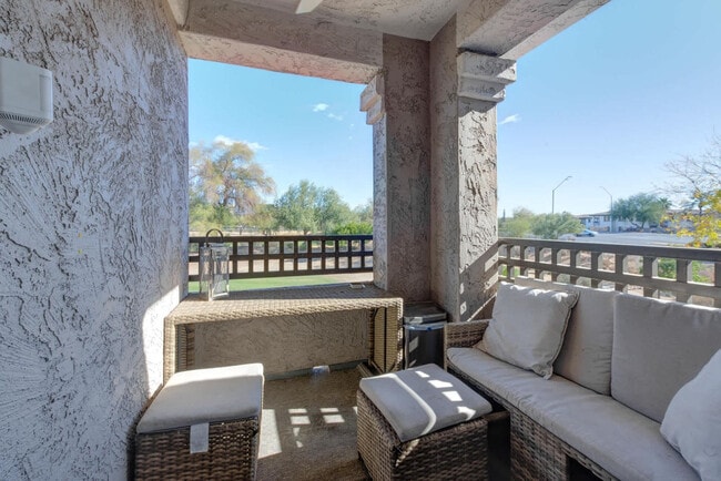 Building Photo - 15221 N Clubgate Dr