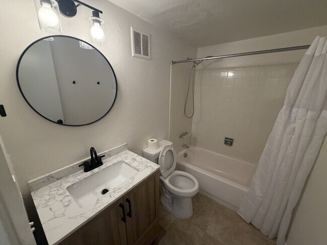 Building Photo - 2461 S Xanadu Way