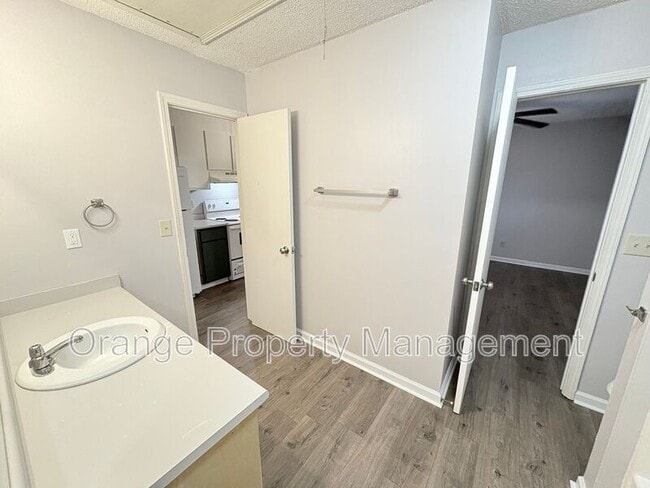 Building Photo - 212 Pelican Ln