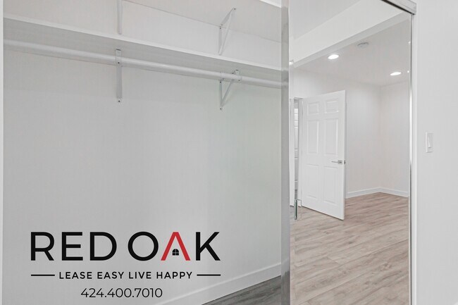 Building Photo - 608 W Hillcrest Blvd