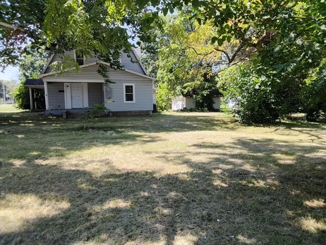 Building Photo - 1607 W Nichols St