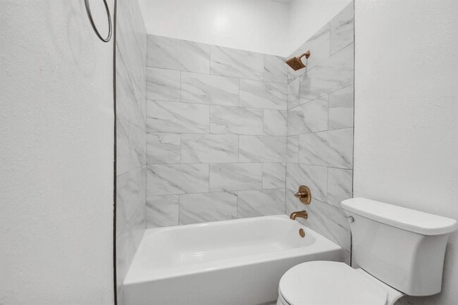 Building Photo - 23714 N Newport Bend