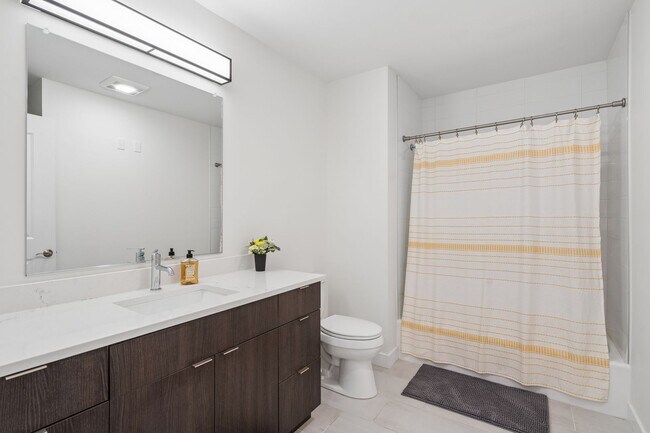 Building Photo - 2 Bedroom Condo at Treetops