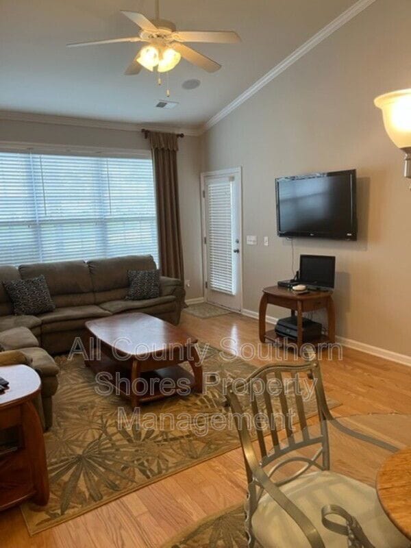 Building Photo - 264 Viareggio Road