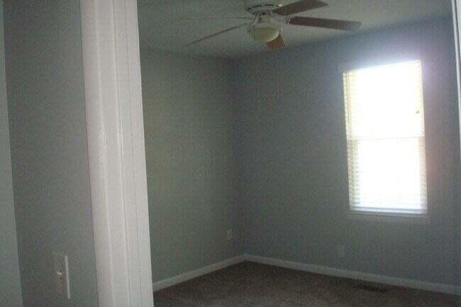 Building Photo - 502 Gracy Ave