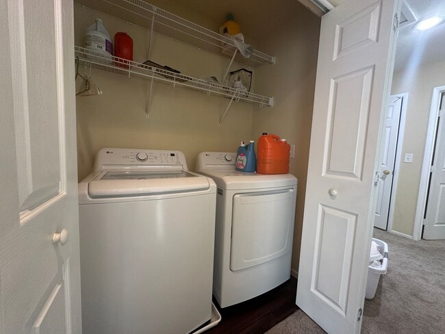 Building Photo - 3-bedroom, 2.5-bathroom home in Henderson