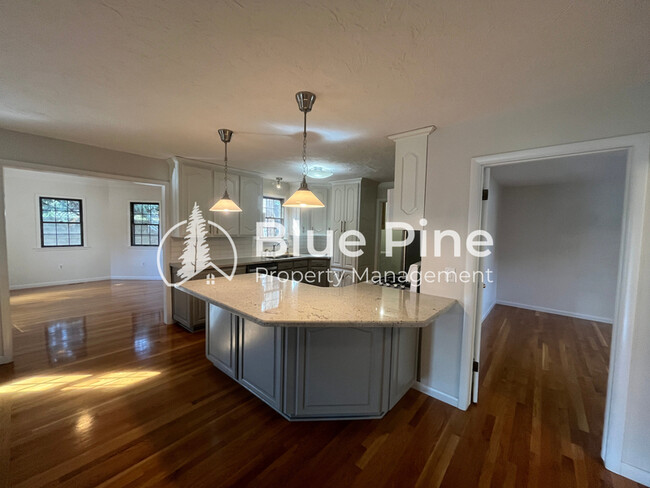 Building Photo - 3267 Merlin Dr