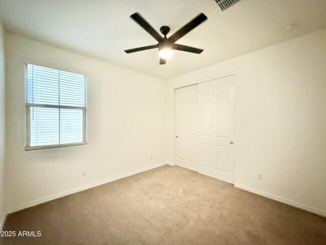 Building Photo - 735 W Derringer Way