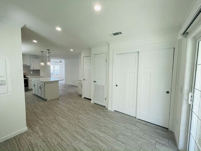 Building Photo - 34857 Robins Song Rd