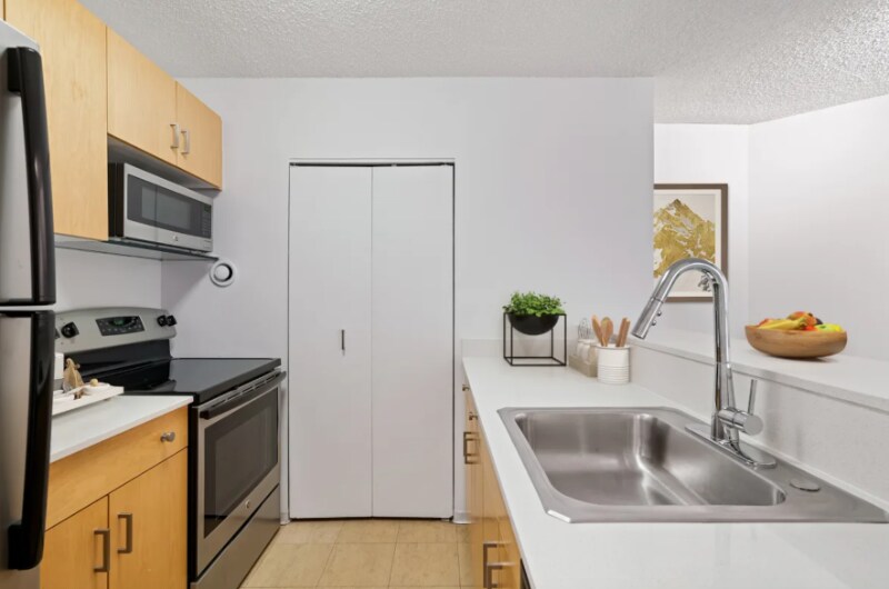 Primary Photo - 755 N Dearborn St