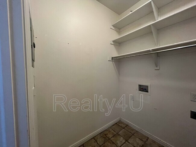Building Photo - 1607 W 110 N