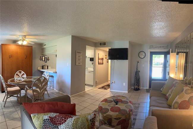 Building Photo - 4215 E Bay Dr