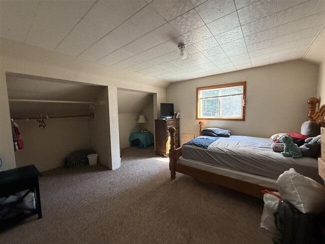 Building Photo - 4 Bedroom House for Rent