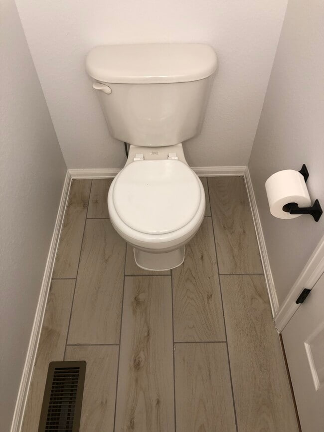 Building Photo - 955 Winebrook Way