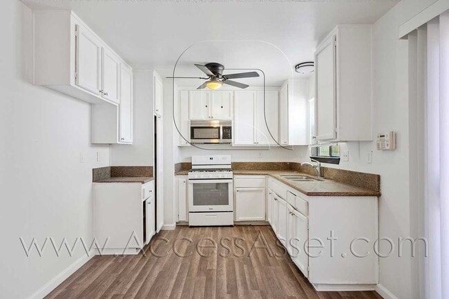 Building Photo - Single-Story 3BR Home with Garage & Fully Fenced Yard