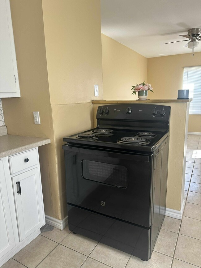 Building Photo - 6 Pine Creek Cir