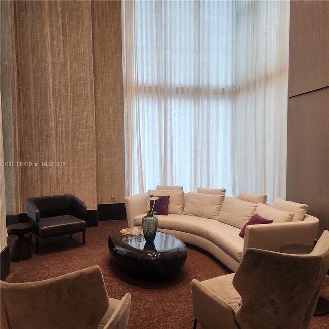 Building Photo - 950 Brickell Bay Dr